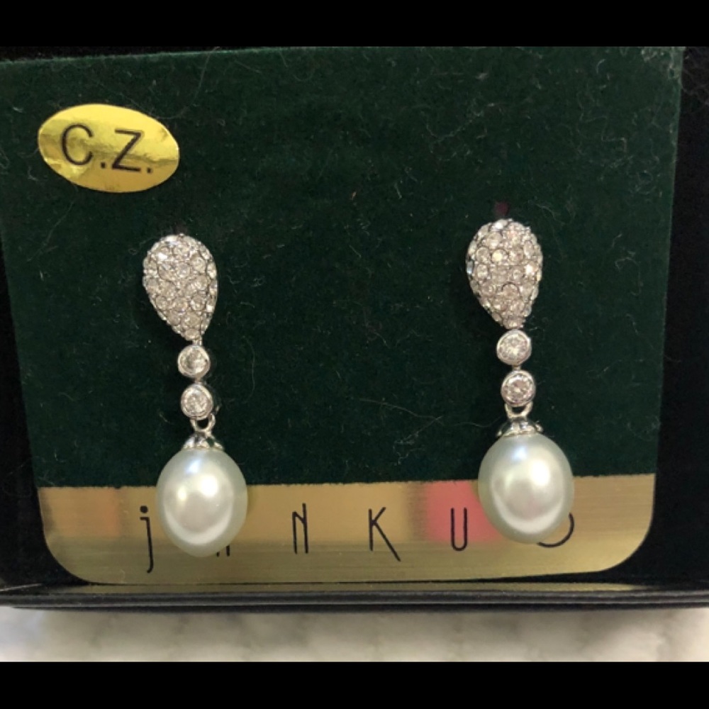 🆕CZ earrings with pearl drop 💎 👰‍♀️